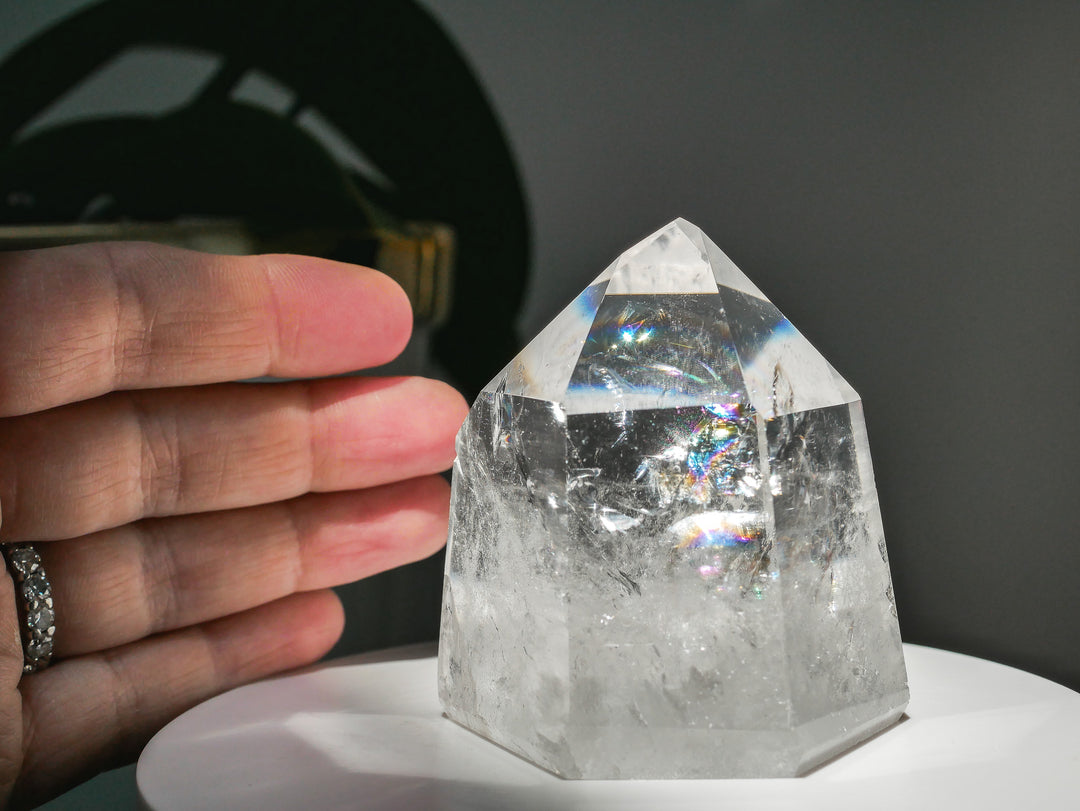 Quartz Point wit Rainbow Inclusions (Medium)