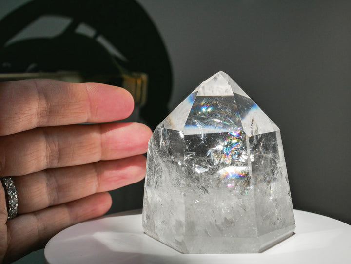 Quartz Point wit Rainbow Inclusions (Medium)