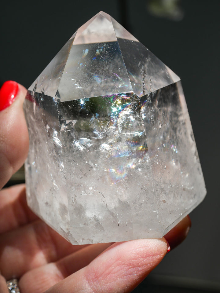 Quartz Point wit Rainbow Inclusions (Medium)