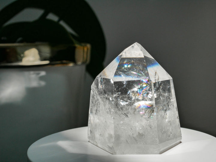 Quartz Point wit Rainbow Inclusions (Medium)